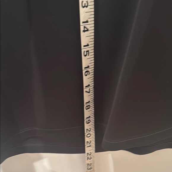 Calvin Klein Collection Black Sleeveless Tank Top. 100% silk.
This is VINTAGE - Picture 4 of 9